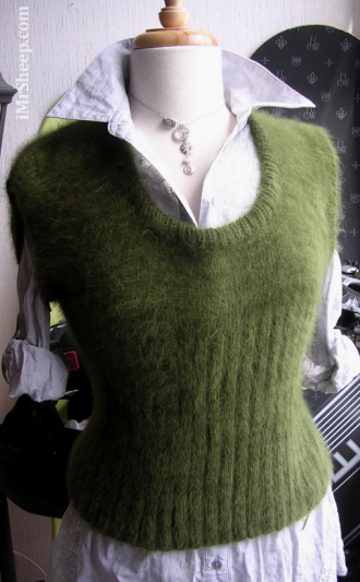 ANGORA OLIVE VEST, Irene & Mr.Sheep